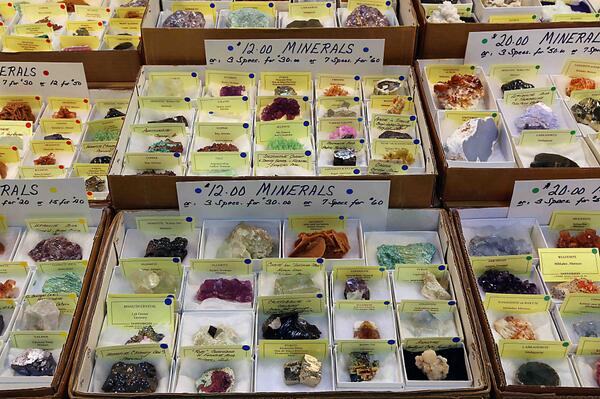 ZoomTravels's tweet photo. #Bancroft #Gemboree - total immersion in #gems, #herkimer diamonds and ancient #fossils-loving all the sparkly stuff! http://t.co/TJMtQUZU8R