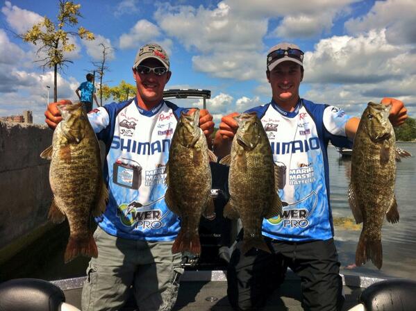25 lbs and change on Bay of Quinte. #smallmouth #BayofQuinte #CSFLnews