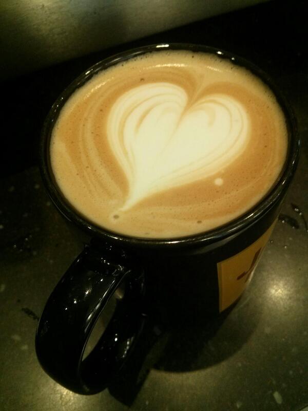 paulkt25's tweet photo. RT"@JavaCityKorea: 천둥 번개가 요란하게 비가 쏟아지네요...장마가 끝난 줄 알았는데 말이죠ㅠㅜ 눅눅함을 달래 주는 향긋한 커피 한잔이 필요한 시간입니다~ http://t.co/bCno7cgebL"