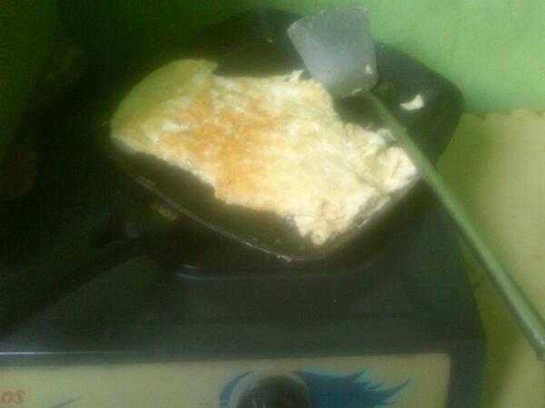 RiaSyabani's tweet photo. When I'm chooking the omlete but abstrak Ϛ(°▿˚)Ϟ http://t.co/dvyrw7HAvq