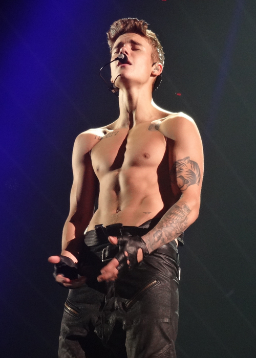 FaBiebers's tweet photo. http://t.co/Nc7YqJO98m love u @justinbieber