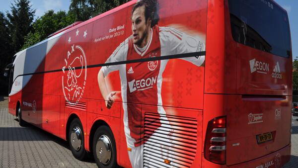 Hent16's tweet photo. “@siemdejong: “@AFCAjax: Dit is de nieuwe spelersbus! #opendag http://t.co/maGjhBvu70”
Bij blind weten ze zeker dat die blijft....