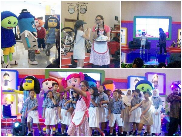 RumahCeritaAnak's tweet photo. Serunya Rumah Cerita Anak di acara Hari Anak Nasional 2013 di Smesco. http://t.co/1vVcEe81NL