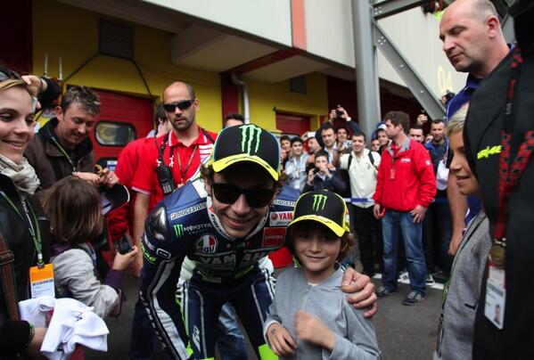 mguglielmin's tweet photo. @ValeYellow46 Carlo, 6 anni, ti ringrazia x la foto http://t.co/db2bgbmj84