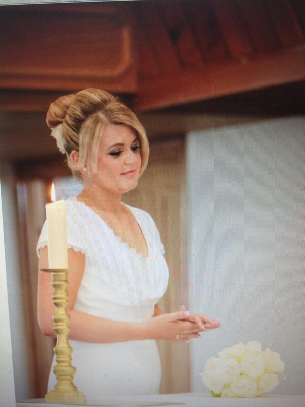 ErinFletcher91's tweet photo. Sophie's wedding http://t.co/LGVvfd81GG