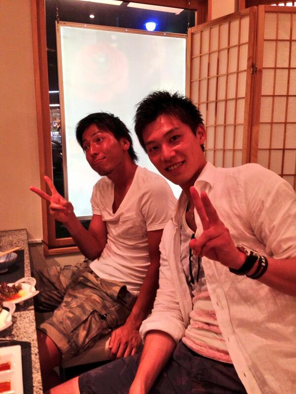 sho_4141's tweet photo. 今日は高校時代の同級生、今は大分トリニータでプレーしている上福元と久しぶりの再開(^O^) http://t.co/PjklXB6SYR