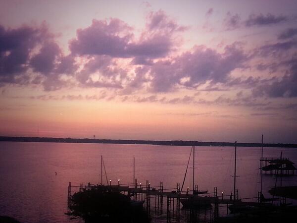LocalGreensDel's tweet photo. Sunrise on #CedarCreekLake... your weekend is waiting.  <3 http://t.co/ChY4FKxjEi