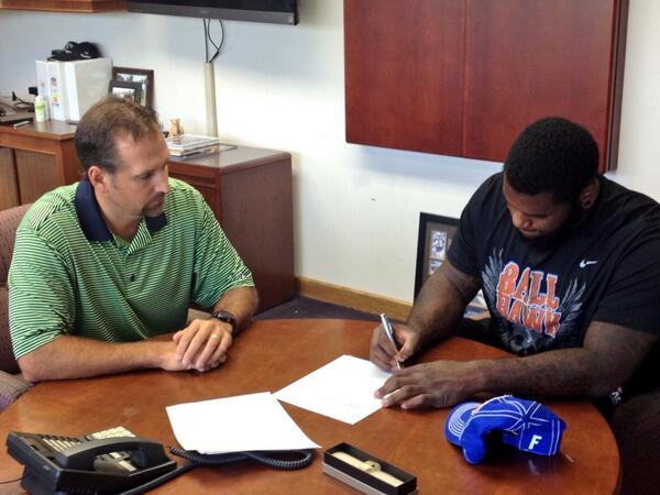 Vikings's tweet photo. It's official! @sharriffloyd is a Viking. http://t.co/wvDxJsgEwe