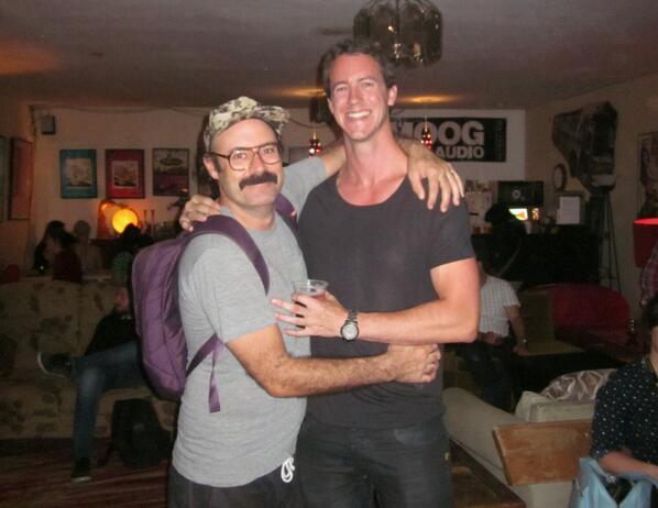 cdaws52's tweet image. Thanks for an awesome night @samsimmonss! #awkwardhandshake #awkwardboner #OldElPaso #carpetwank #horhaaaaay #jorge