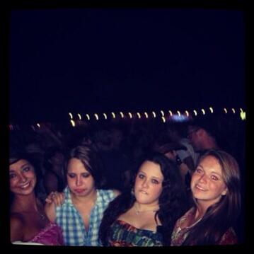 maggotfeldo's tweet photo. Priceless #tbt #ct #holy🐮 @krisann_riley @EileenMcKenna5 @fmlally http://t.co/sD4qwEiS5e