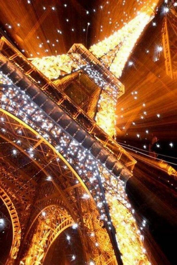 PlacesAndMagic's tweet photo. Fantastic Paris
Paris Fantástica FB http://t.co/0SWItOHssr   http://t.co/10LXAMSa5X http://t.co/tLqp7dfirc