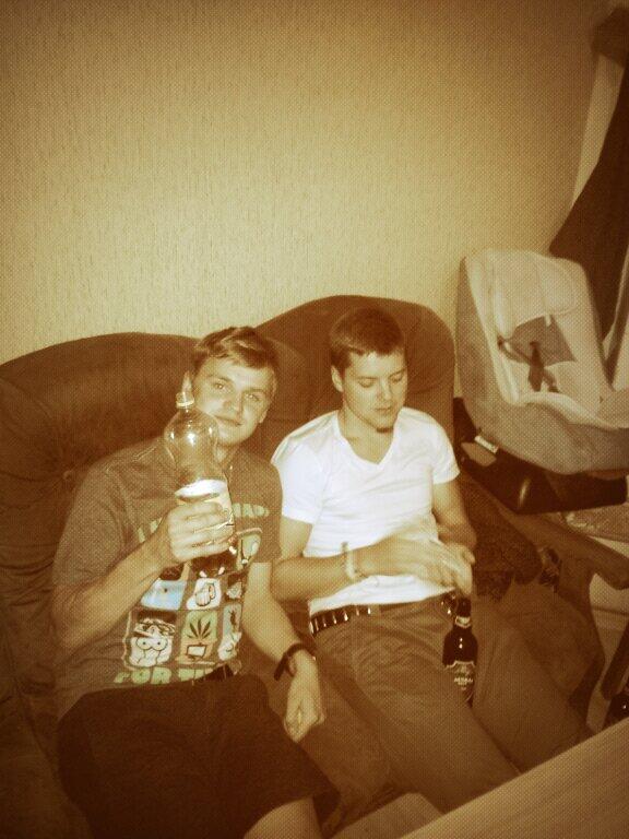 Kebabs6401's tweet photo. #Selfie w @puskokaleeceejs #pokerStar http://t.co/hwe3hEVvgj