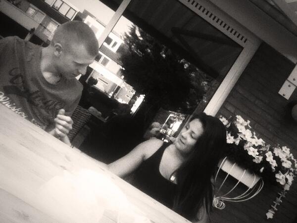 xnnaoomi_'s tweet photo. RT @Kellyquinty_: They show what real love is http://t.co/PNc0erIGmB