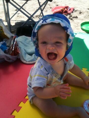 e_hep_4's tweet photo. Logan's first time at beach. @Cheppy121 http://t.co/f5qnPFY7y9