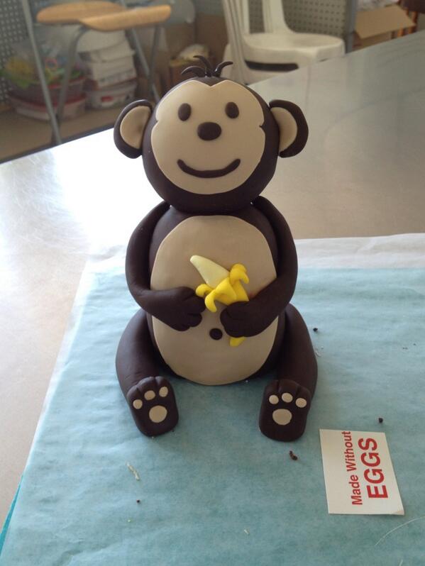 CakesByRobert's tweet photo. Check out the little guy who gets to sit on top of a #cake. #fondant #nutfree #bakery #CuteOverload http://t.co/kBZDe0soAc