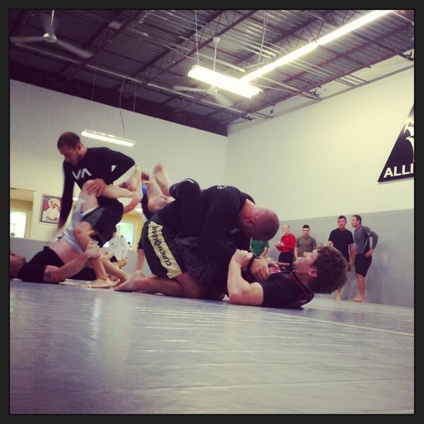 AllianceJJMN's tweet photo. 12:00 class training hard! @fabiogurgel @BernardoFariaJJ @LucasLeprii @Leo_Nogueirabjj #nogi #alliancebjj http://t.co/VT9ojlfz0d