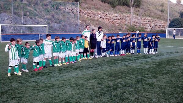 RBetisFundacion's tweet photo. @EscuelaFBetis @marbellaparaiso "The champiooons..." http://t.co/9NiF0gJNik