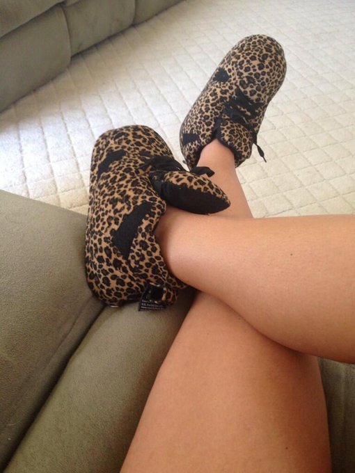 A good day to chill in my @snooki slippers! Love them! So comfy.#snookislippers http://t.co/P3O7rYBD<a class="tags" target="_blank" title="On Twitter" href="/?out=eyJ0eXAiOiJKV1QiLCJhbGciOiJIUzUxMiJ9.eyJpYXQiOjE3MjQ1MjYzNzIsImlzcyI6InR3cG9ybnN0YXJzLmNvbSIsIm5iZiI6MTcyNDUyNjM3MiwiZXhwIjoxNzU2MDYyMzcyLCJyZWRpcmVjdF91cmwiOiJodHRwczovL3R3aXR0ZXIuY29tL3Nub29raSJ9.OQ2t3zeRgICzdL__EGabBHkJOiXOmav9liYnT4HstOo8IKMxyZ8e0rpNuzhHSJfWaNSY3MmM4tFBXsIJh6Ai1g">@snooki</a><a href="/tag/snookislippers"class="tags"><span>#snookislippers</span></a>