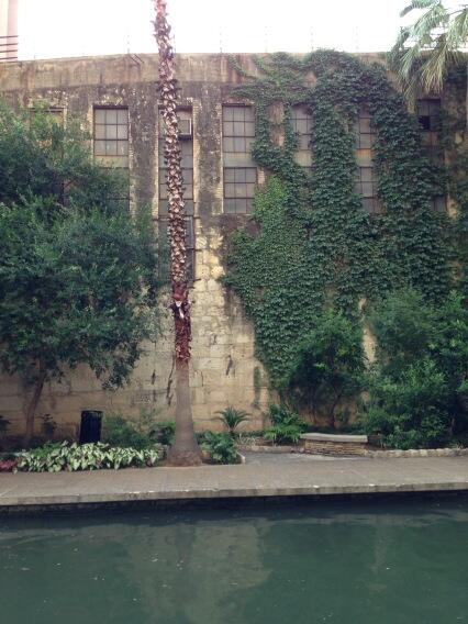 andrewenarson's tweet photo. River walk, San Antonio http://t.co/4yhv0k10oi