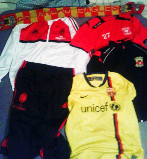 19.00 wordt dit voetbalpakket verloot. Retweet dit bericht, volg @centraalvoetbal &amp; <a href="/KOWETNIEUWS/">Go Ahead Eagles</a> om kans te maken!