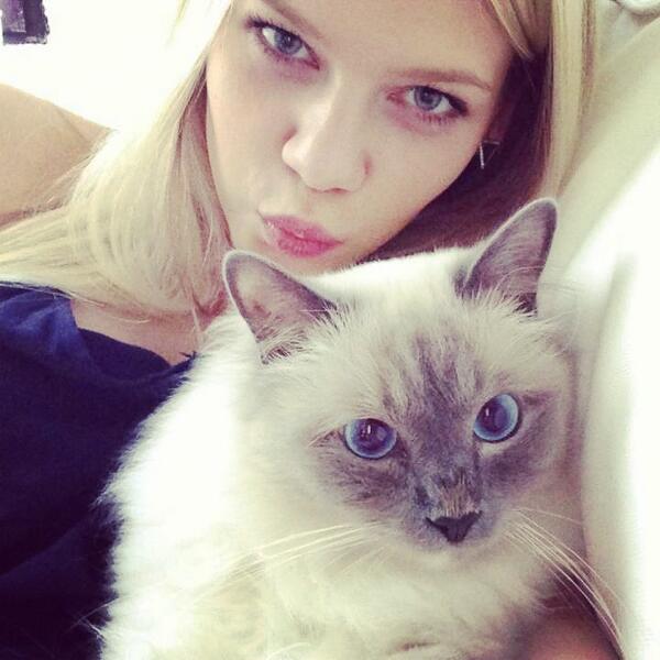 Juulia_Josefina's tweet photo. Chilling with Eddie ✌😻💖 http://t.co/5y4HIDDE6M