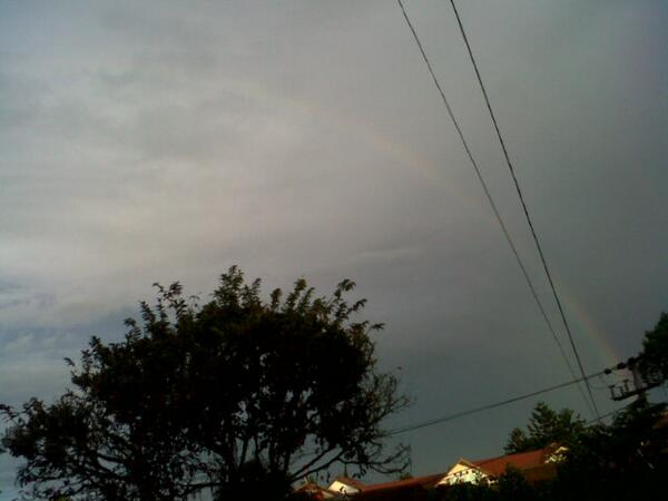sabtumatik's tweet photo. Daripada tidur abis sahur mending bangun liat pelangi pagi ini @menarafmsmi http://t.co/tR4J7zhmfn