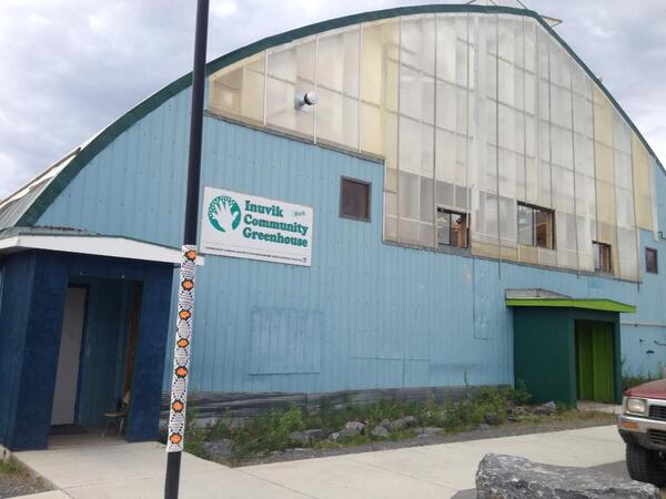 YarnBombYukon's tweet photo. #Arctic #yarnbombing at one of my fav places the #Inuvik #Greenhouse #Greatnorthernartsfestival http://t.co/pJjY77oJdL