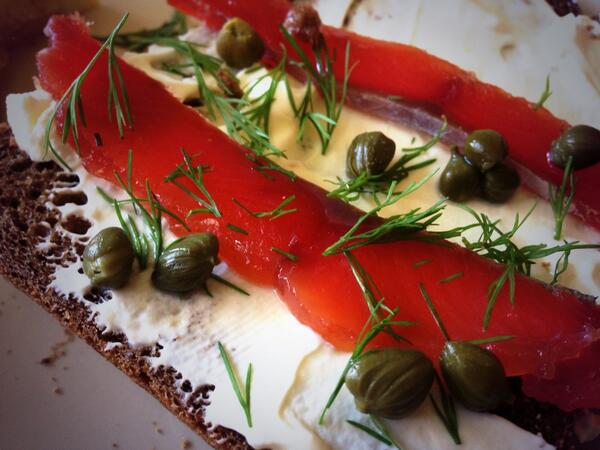 AzuneDesignCo's tweet image. The homemade gravlox (aka "lox") was delicious &amp;amp; so easy to make! #YYJ  #wildsalmon #foodart