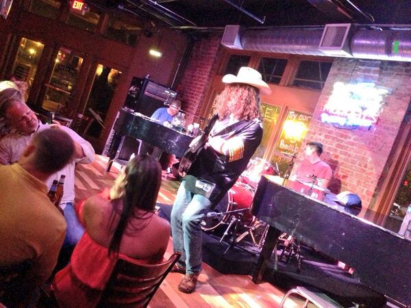 CommunityLink's tweet image. Party is on, y'all! Get on down to Michael Murphy's Piano Bar! #ACCE2013