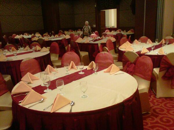 14:51 Sedang mempersiapkan buka puasa Gebu Minang <a href="/HotelBalairung/">Hotel Balairung</a>  #LiveTweet