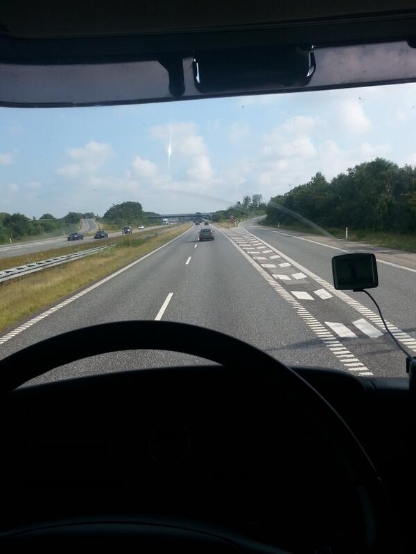 ewakaswa's tweet photo. Bijna in aalborg nog lang geen weekend #boktrans http://t.co/rZtabxpfy8