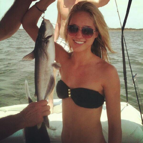 JasonLeeScott's tweet photo. We all wonder what Gia's going to do with that fish. #ProbablyJustEatIt #PowerRangers #Megaforce http://t.co/kr7GIL7q1d