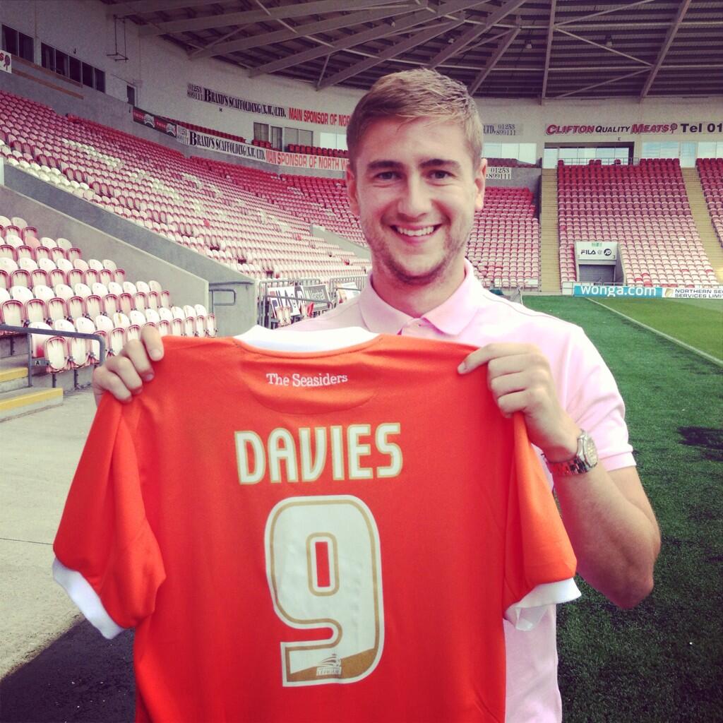 STEVEN DAVIES GABUNG BLACKPOOL F.C [BREAKING] BQG3U_dCYAAiqdx