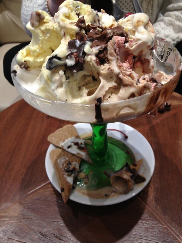 micklovett's tweet photo. To much #comehelp http://t.co/Z29NXW2VRV