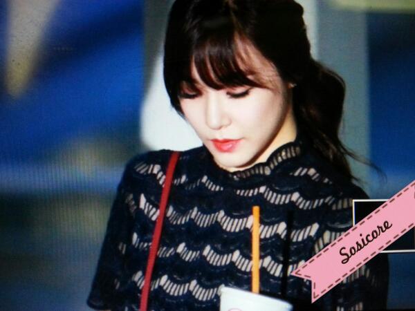 [PIC][26-07-2013]Tiffany - TaeYeon và Sunny khởi hành đi LA để hát Quốc ca mở màn cho trận đấu bóng chày giữa 2 đội Los Angeles Dodgers và Cincinnati Reds vào tối nay BQGIm1XCAAAKqZ8