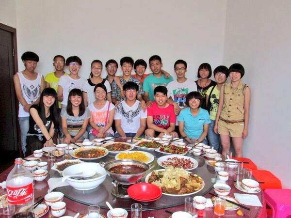 Demo_Yoo's tweet photo. 我们的聚会照，还有我们的老师高1.1 http://t.co/7wcpIpEVre