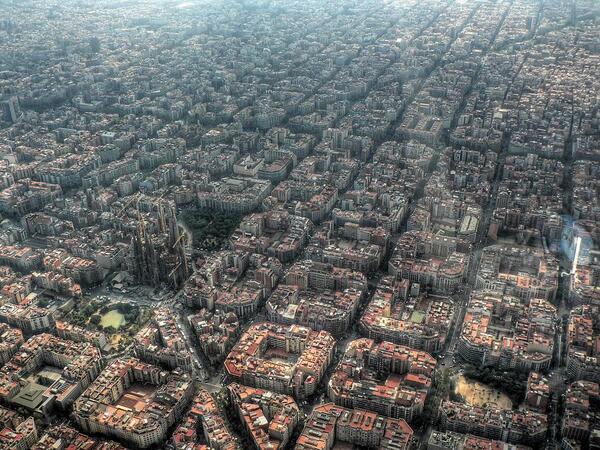 furkandundar's tweet photo. Bu müthiş işte.. Şehir planlama budur. (Foto: Barcelona'dan bir kare..) http://t.co/GtfZOtObnP