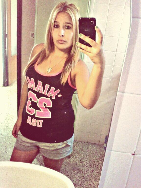 rubitah_21's tweet photo. Nadie merecee hacerlee sufriir..miraar estoo (; es una sonriisa y no dejare qe nadiie me la qitee http://t.co/J7hB5I7XLL