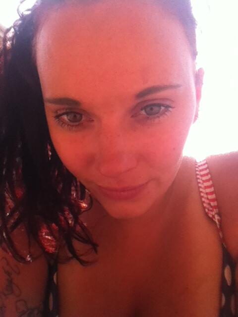 BarbieFlic's tweet photo. Going for the natural look #nomakeup http://t.co/tA0h4vHm86