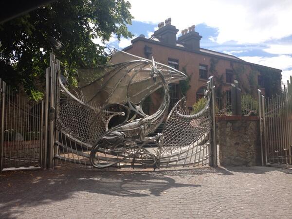 ChefDirectdotie's tweet image. Serious set of gates in an estate  ChefDirect.ie were delivering in today! #loveIrishFood #evendragonsloveIrishFood