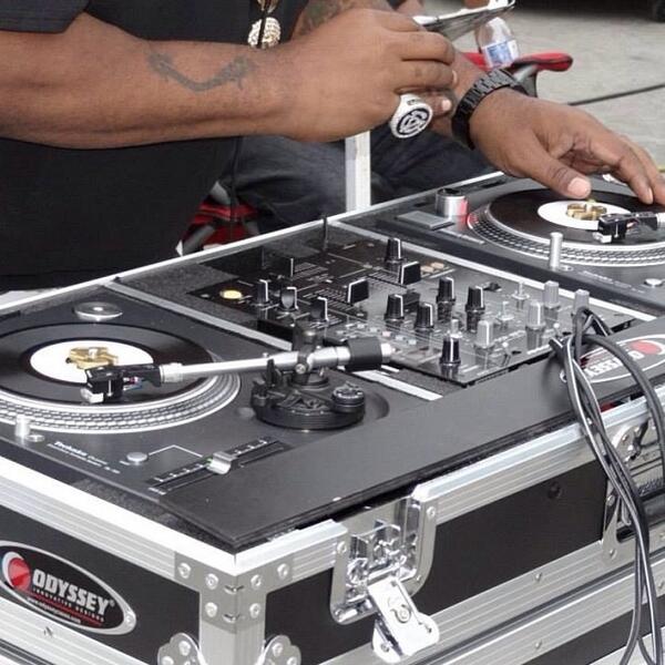 ANDYC_ram's tweet photo. “@CRAZEARONI: Wwooo are these for real ... And how come I never knew 😳😳😳 http://t.co/X4fGtfC0z2” <<<WHAT!!! :)))))