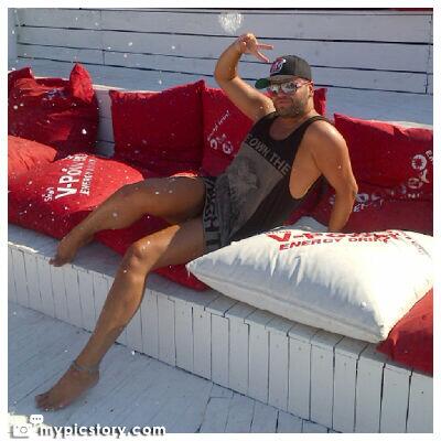 hakankakiz's tweet photo. Bodrum Escape Beach ♬ Köpük Party :) http://t.co/b1QbtwX8pm