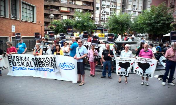 (2/2) Azken Ostirala Basaurin, 46 pertsona presoen eskubideen alde! #AOuztaila #Herrira