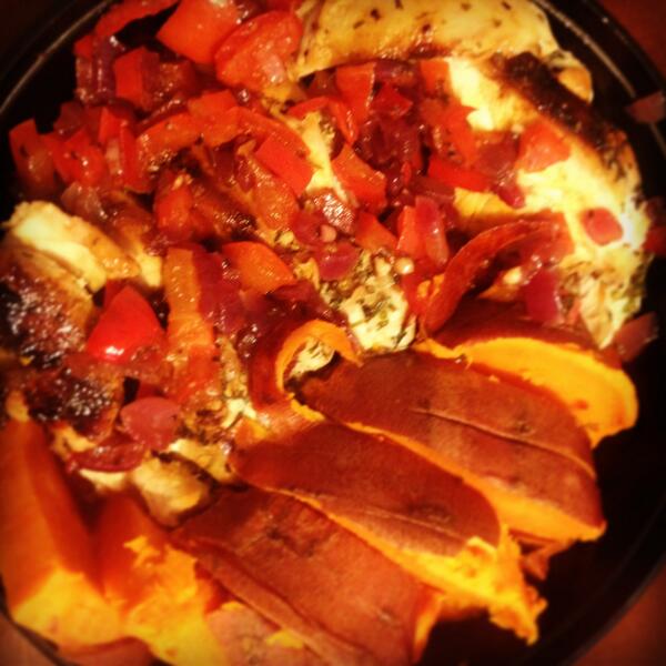PaleoFactory's tweet photo. Chicken breast Shallot and Red Bell Pepper with Yams http://t.co/INkqzMEaU4