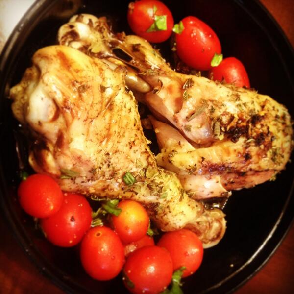 PaleoFactory's tweet photo. Balsamic Vinaigrette and Basil Chicken with Cherry Tomatoes http://t.co/Eg3LFq9t6Q