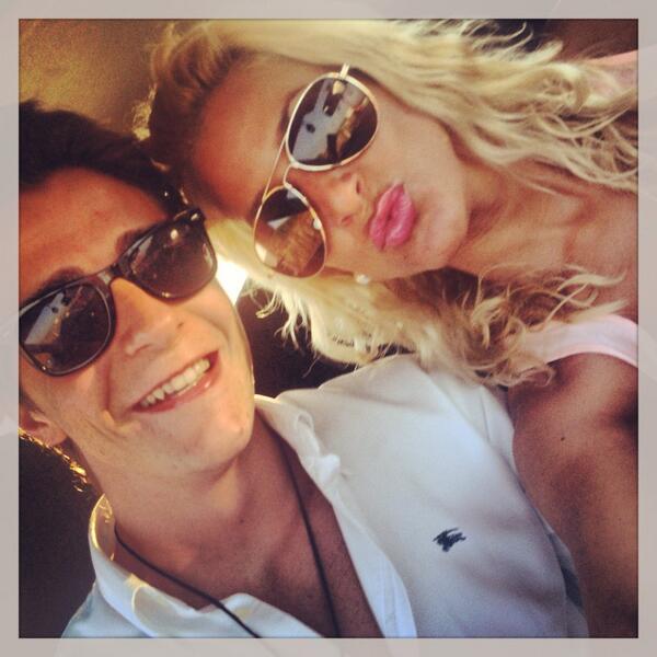 roopulidoo's tweet photo. Siempre en buenas compañías.... @jesules07  allá vamos viernes !!! Ouuuuhhhh yeahhhhh 😎😎😎😎 http://t.co/ocLbfnVBdT
