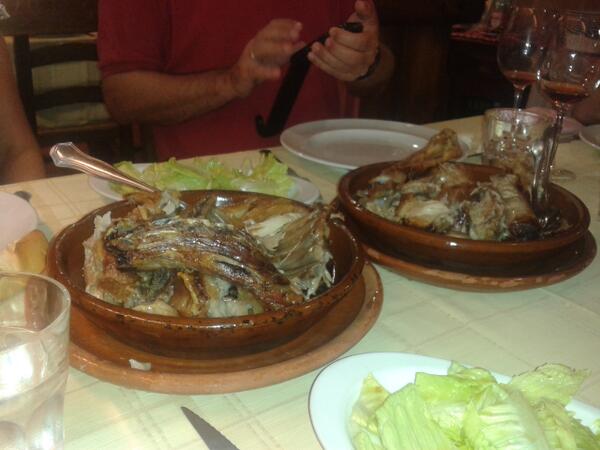 Alvarouh's tweet photo. Castilla en dos platos. http://t.co/ubCaoynYO2