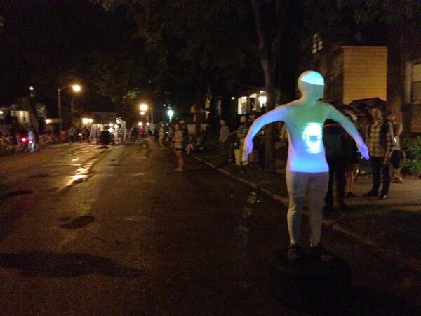 beintween's tweet photo. Pop up art performance @ the riverwest 24! @artSupportMKE #artsupportmke #artsupportmilwaukee #rw24 http://t.co/qvMN8fhBoM