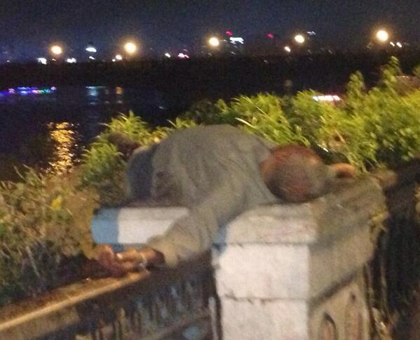 selakhdar's tweet photo. أنام فى أى حتة فيكى يا بلدي! ماهي كلها مصر http://t.co/TCV0AbqKgB
