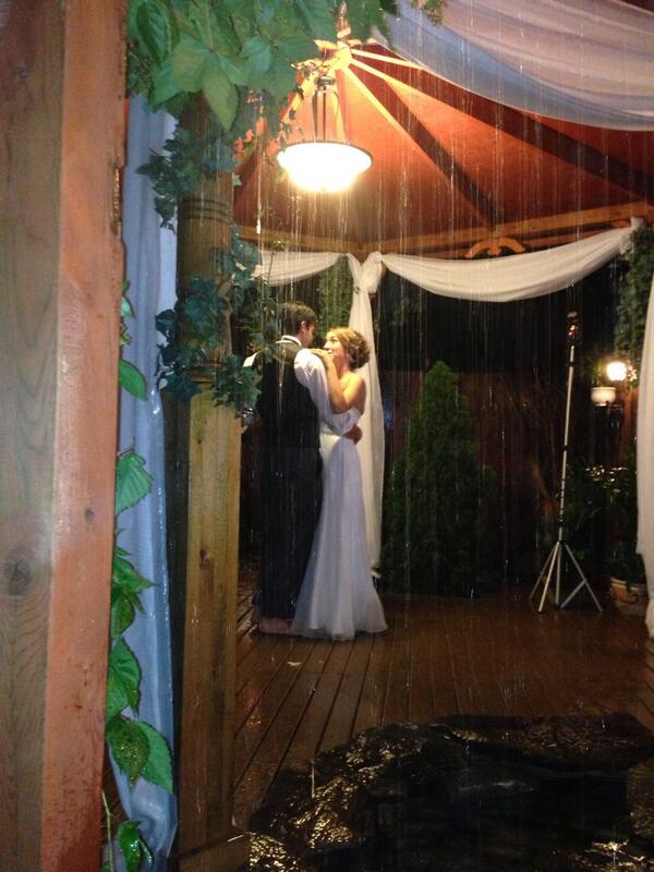 bailcampbell's tweet photo. Congrats to the beautiful couple #thesimpsonwedding http://t.co/gLN2BN4A3U